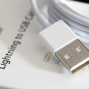 JUAL ORIGINAL Apple Lightning USB KABEL DATA iPhone 5, 5S, 5C, iPad 4, Mini